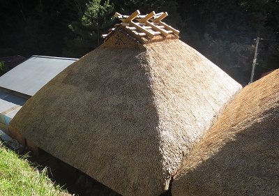 屋根とり合い部