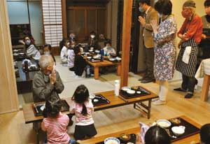 地域コミュニティーの役割も担う子ども食堂