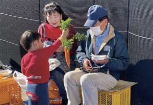 農業を通じた食育による交流の様子