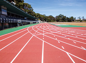 浜松シティマラソンなど様々な大会が開催される四ツ池公園陸上競技場