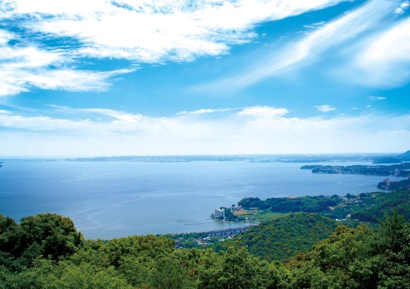 写真：奥浜名湖地域から見下ろす浜名湖。