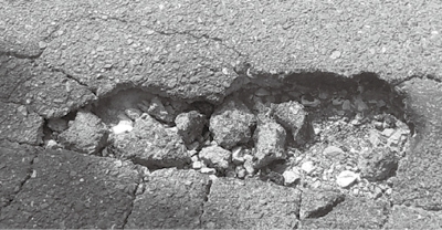 道路の穴