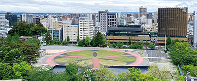 浜松城天守閣から望む葵広場(旧元城小学校跡地)