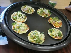 餃子ピザを焼く