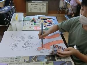 絵の具を塗り始める受講生