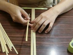 竹ひごの長さをそろえる