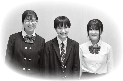 河合澄莉さん（1年）、山本侑沙さん（1年）、杉山優菜さん（2年）