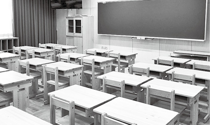 学校の机や椅子