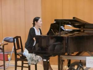 ピアノの生演奏の様子