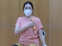 ひめトレポールを持つ講師の天野先生