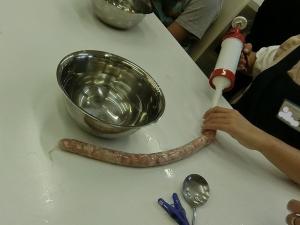 材料を押し出す