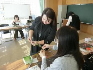 助手の神谷さやか先生