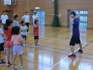 次はボールの投げ方を教えていただきました