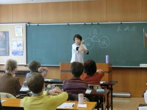 1回目は「腸活」腸内環境を整えるツボやストレッチなどを伝授
