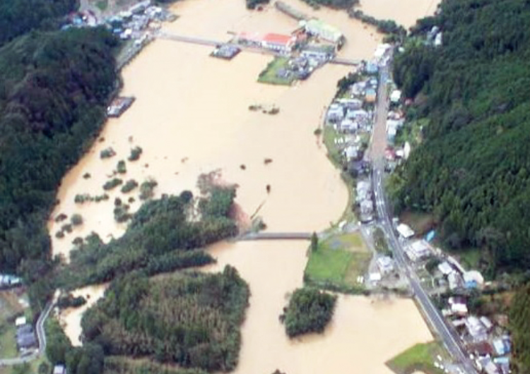 河川の氾濫による被害を示した写真1