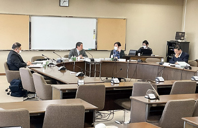 活発な議論が交わされる調査会