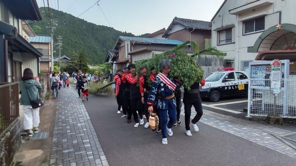 R6犬居のつなん曳、龍を担ぐ