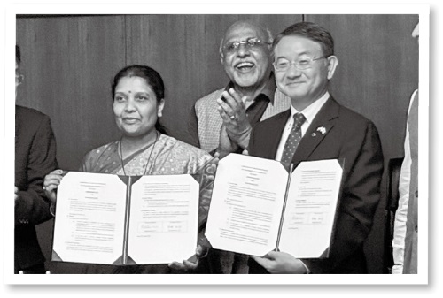 インドのアーメダバード市で友好協定を交わす