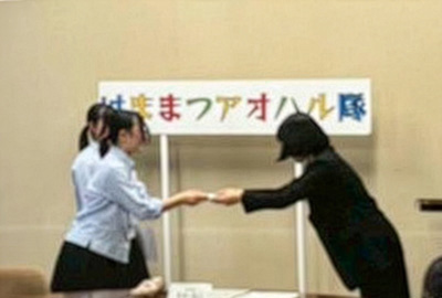 アオハル隊の認定を受ける高校生