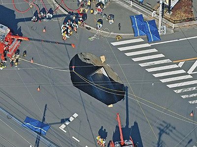 道路陥没発生時の状況（八潮市）
