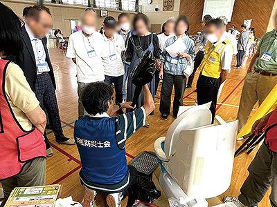 地域の防災訓練で活動する防災士