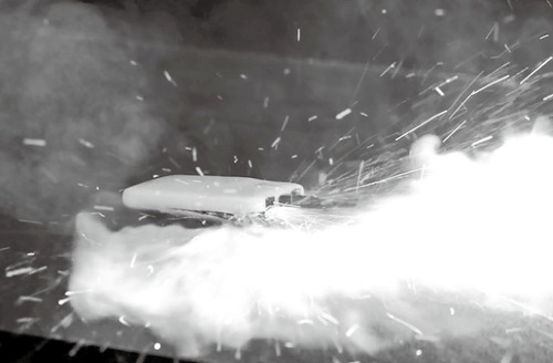 モバイルバッテリーからの出火（再現実験）