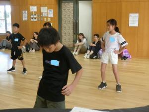 腰を前に出す動き