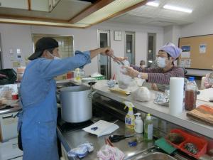 ソーセージを茹でて完成