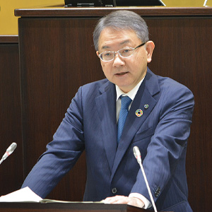 8年度施政方針を表明する中野市長