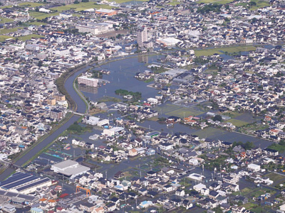 4年9月23日の台風第15号による洪水被害（中央区安間川中流）