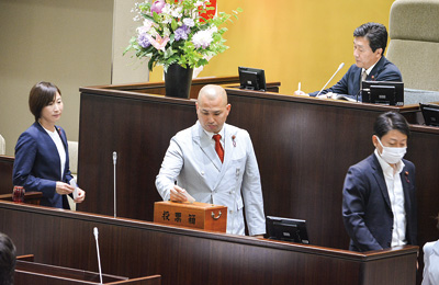 議長選挙の投票