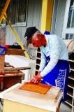 阿多古和紙を漉く人