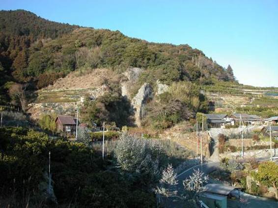 三岳山東麓の石灰岩地形