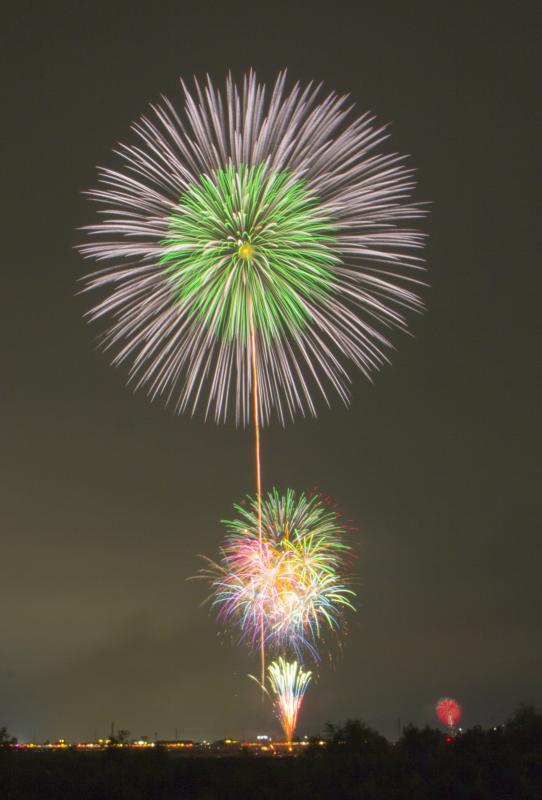 中野町の空を彩る花火2