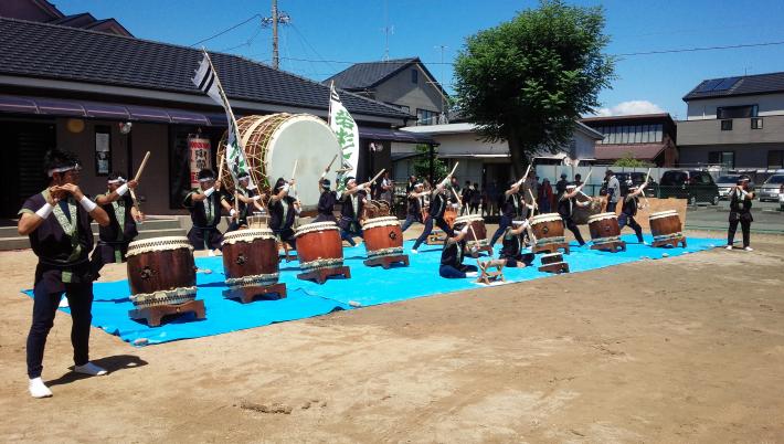 天竜高校の生徒により迫力ある太鼓が披露