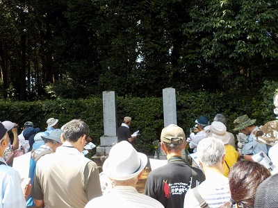 「井伊氏ゆかりの石塔を訪ねて」見学風景