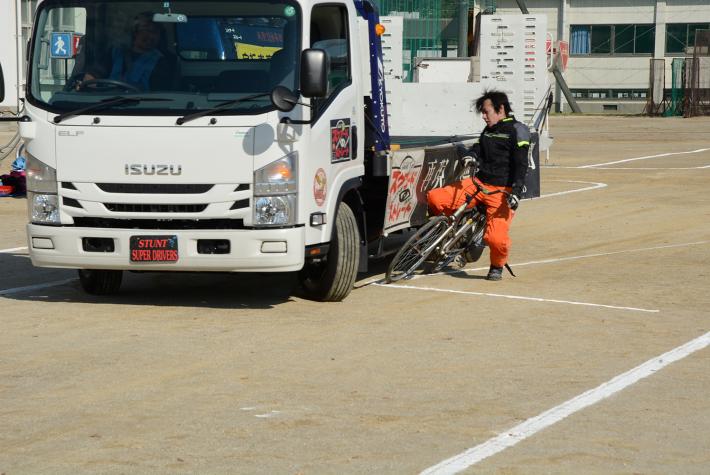 内輪差による事故の再現