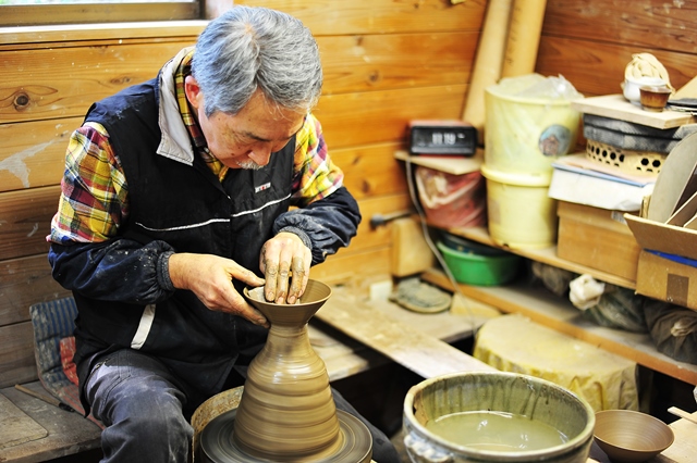 ろくろが回る音