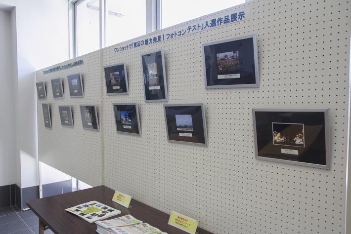 1枚ずつパネルで展示しています