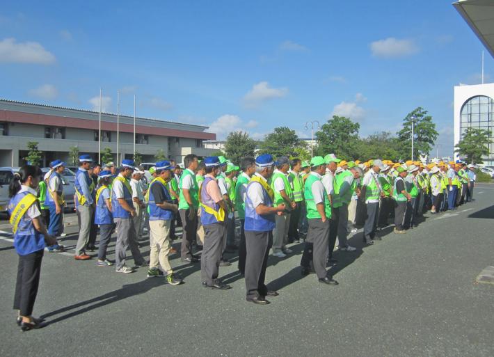 交通安全県民運動初日街頭広報 写真1