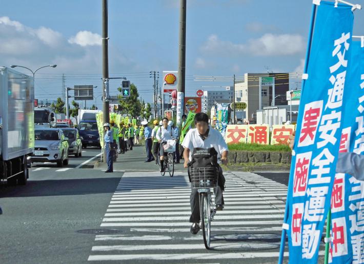 交通安全県民運動初日街頭広報 写真2