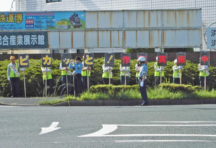 交通安全県民運動初日街頭広報 写真4