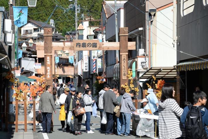 来場客でにぎわう水窪商店街