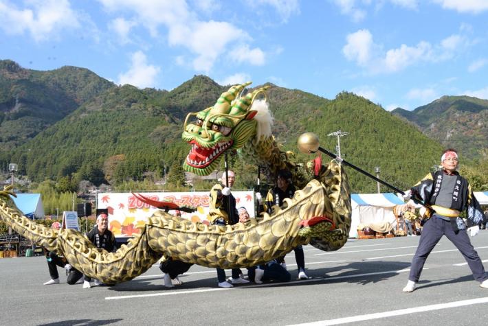 勇壮に舞った竜神