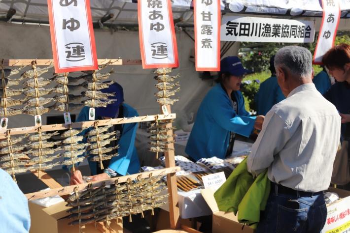 春野の味覚がずらりと並ぶ物産展