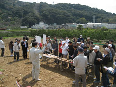 楠木遺跡現地見学会のようす