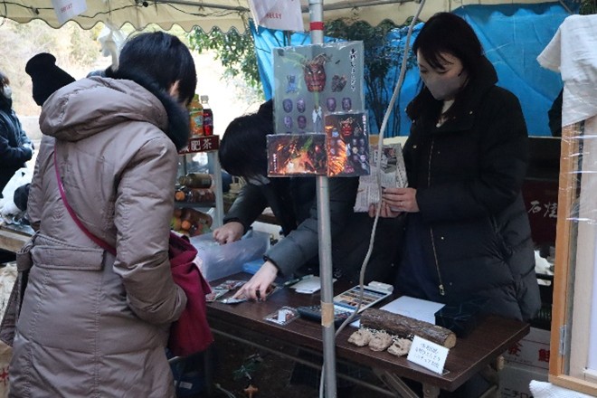 寺野のひよんどりR8グッズ販売の様子