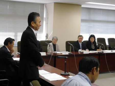 写真左から須山建設(株)須山宏造代表取締役社長、浜松市長、(株)シーテック野坂俊幸取締役社長