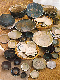 陶磁器や土鍋などの日常雑器（写真）